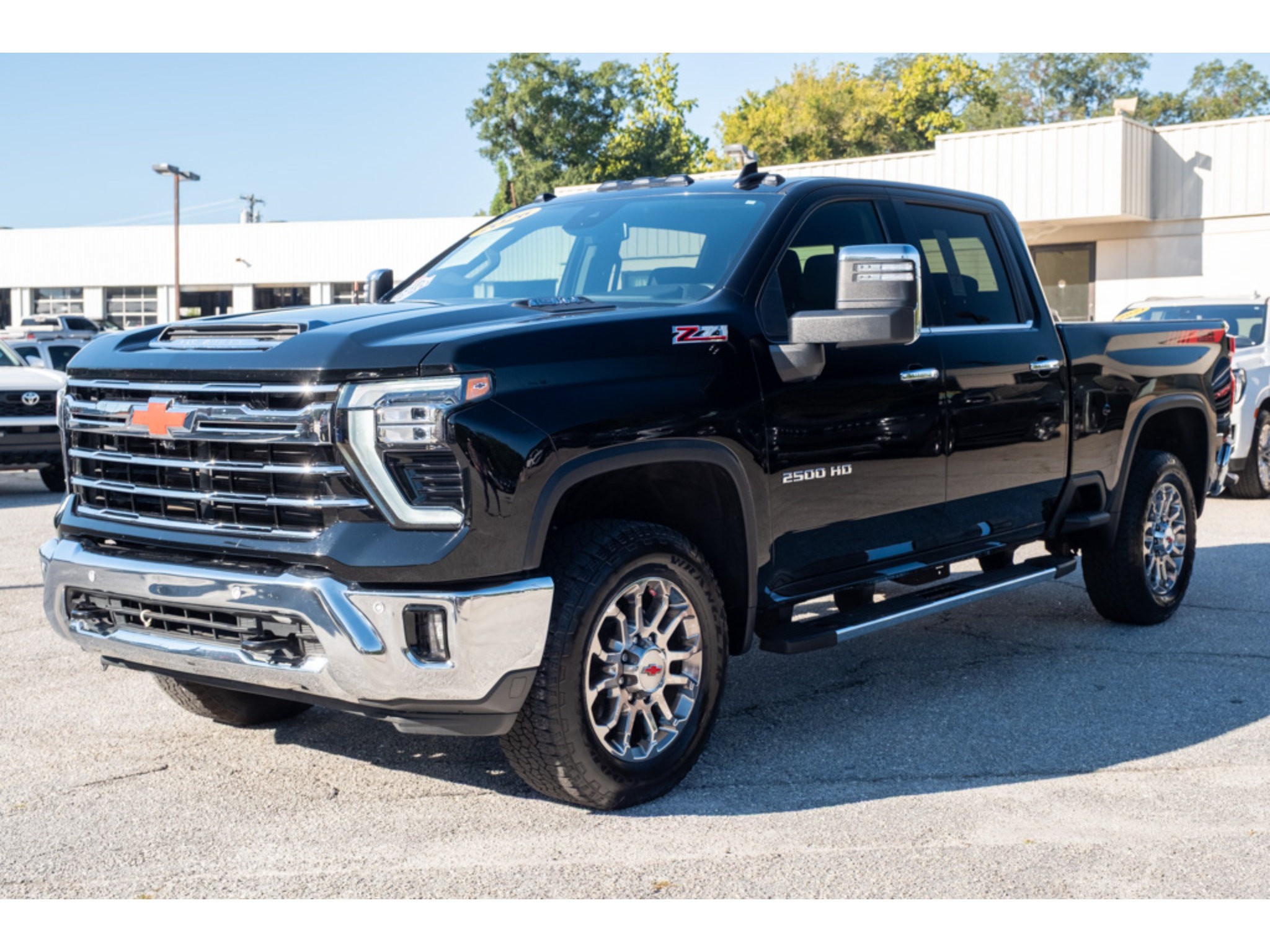 Used 2026 Chevrolet Silverado 2500 LTZ w/ LTZ Convenience Package AWD/4WD image 4