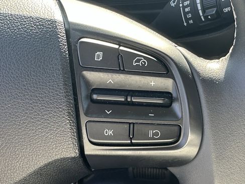 Used 2024 Hyundai Venue Limited FWD image 24