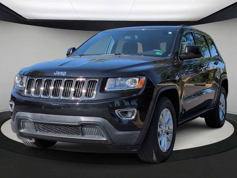 Used 2014 Jeep Grand Cherokee Laredo w/ 18" Wheel & 8.4" Radio Group RWD image 4