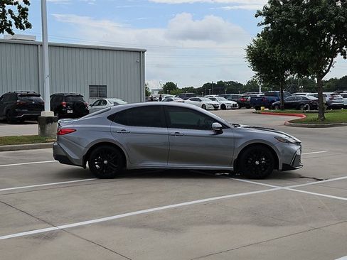 Used 2026 Toyota Camry SE FWD image 4
