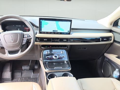 Used 2022 Lincoln Nautilus FWD w/ Premium Package image 21