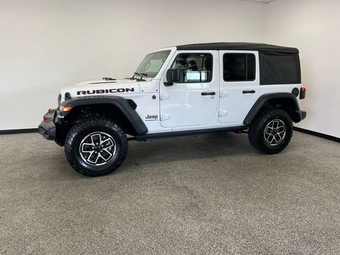 Used 2025 Jeep Wrangler Unlimited Rubicon w/ Convenience Group image 20