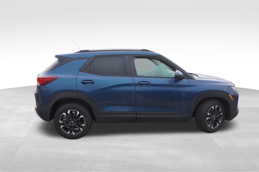 Used 2021 Chevrolet TrailBlazer LT w/ Convenience Package FWD image 2