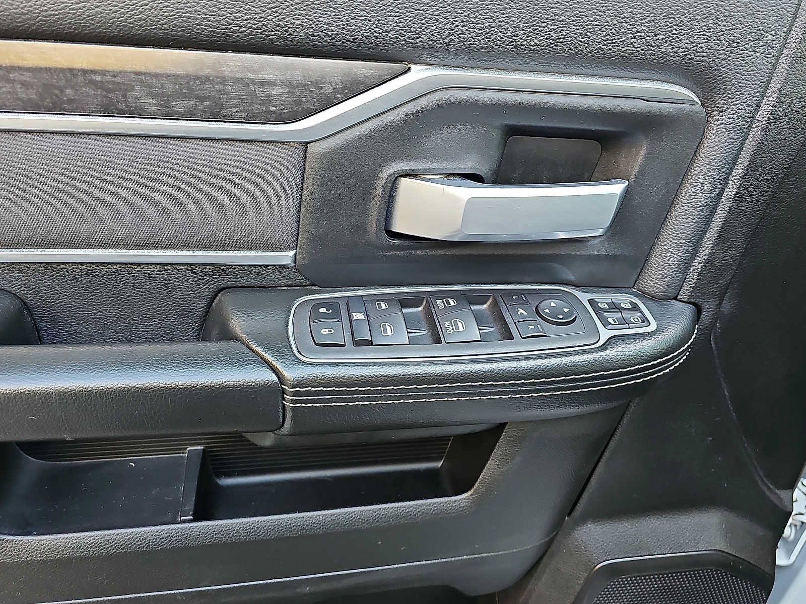 Used 2024 RAM 2500 Big Horn AWD/4WD image 12