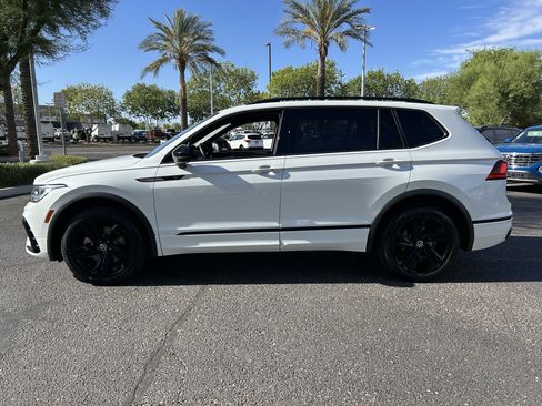 Used 2023 Volkswagen Tiguan SE R-Line FWD image 2