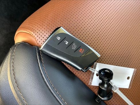 Used 2024 Lexus GX 550 w/ Accessory Package (Z1) AWD/4WD image 15