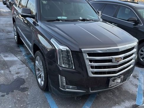 Used 2015 Cadillac Escalade Premium image 3