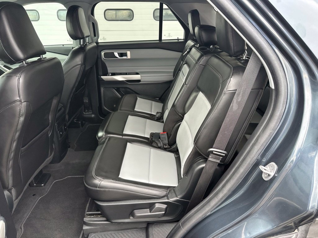 Used 2022 Ford Explorer XLT w/ Equipment Group 202A AWD/4WD image 9