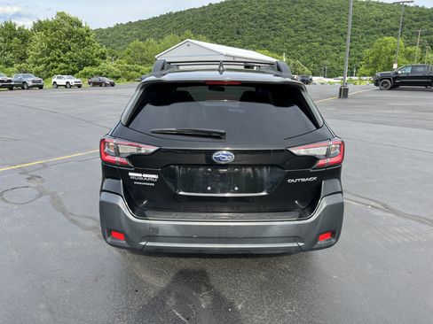 Used 2024 Subaru Outback Premium AWD/4WD image 6