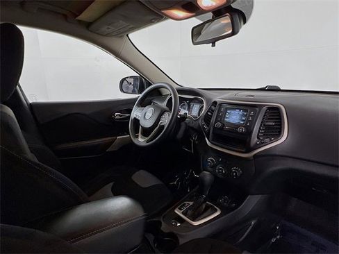 Used 2018 Jeep Cherokee Latitude image 23