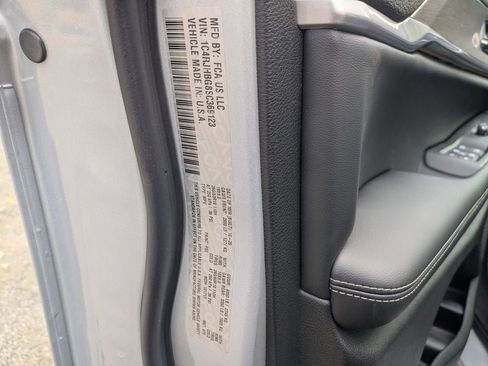 New 2025 Jeep Grand Cherokee Limited image 32