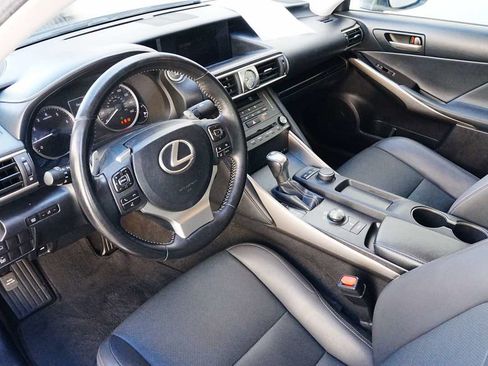 Used 2019 Lexus IS 300 image 8