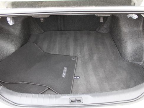 Used 2024 Nissan Altima 2.5 SV FWD image 16