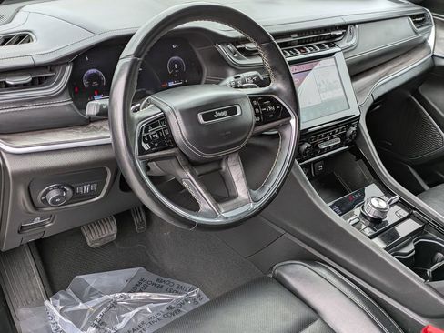 Certified 2022 Jeep Grand Cherokee Overland w/ Luxury Tech Group IV image 9