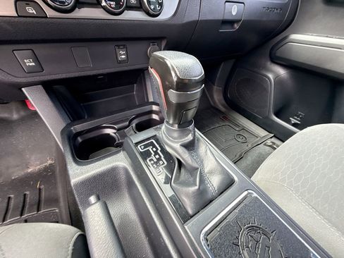 Used 2018 Toyota Tacoma SR w/ SR Convenience Package RWD image 20