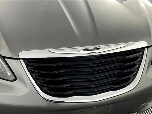 Used 2011 Chrysler 200 S FWD image 27