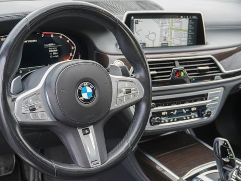 Certified 2022 BMW M760i xDrive w/ Luxury Rear Seating Package image 10