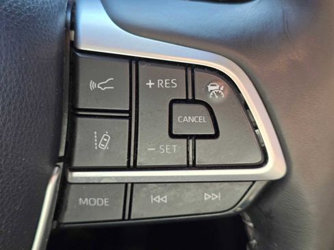 Certified 2024 Toyota Highlander XLE AWD/4WD image 40