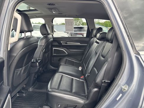 Used 2020 Kia Telluride S w/ S 8 Passenger Seating Package AWD/4WD image 13