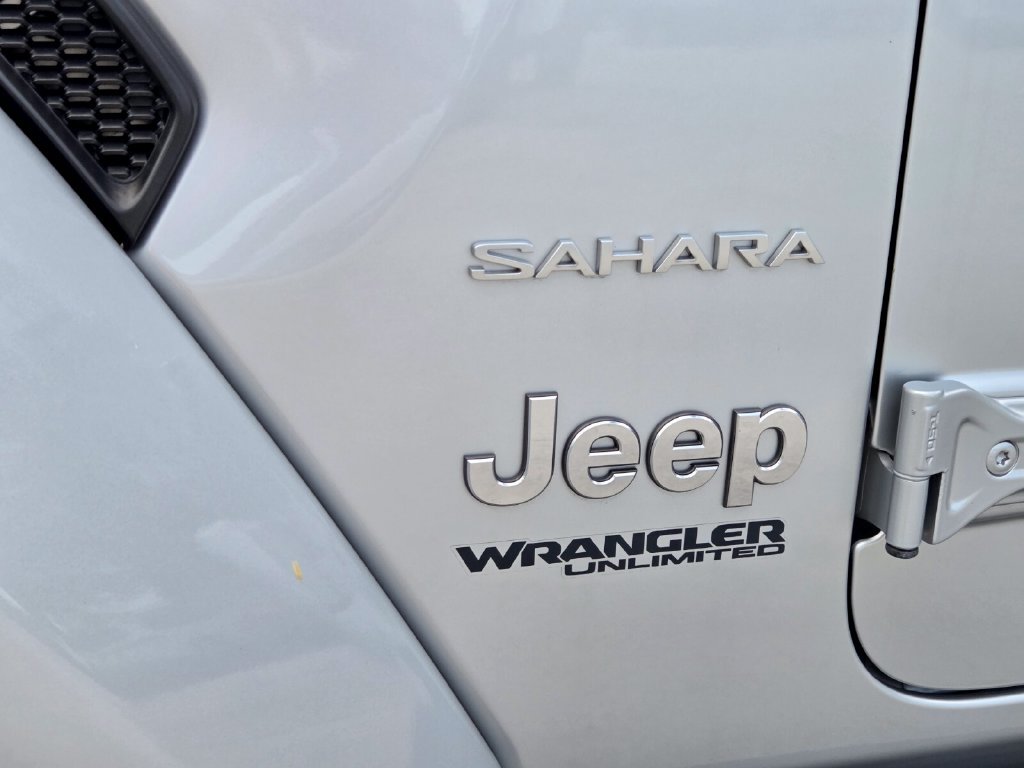 Used 2022 Jeep Wrangler Unlimited Sahara AWD/4WD image 9