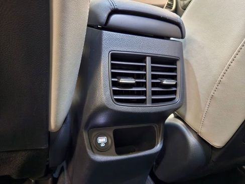 Used 2021 Kia Seltos EX image 16