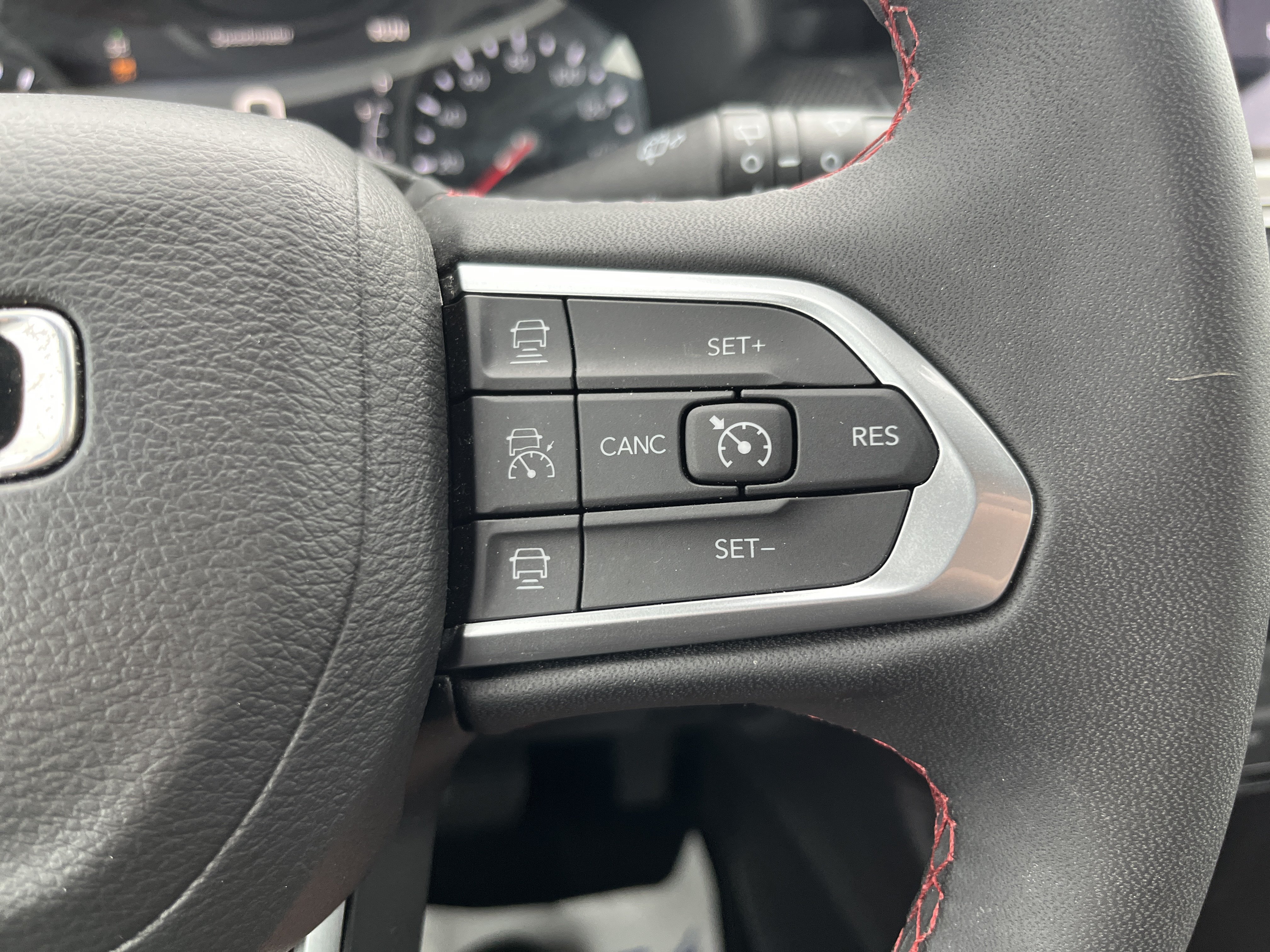 Used 2025 Jeep Compass Trailhawk AWD/4WD image 19