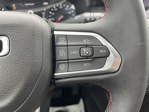 Used 2025 Jeep Compass Trailhawk AWD/4WD image 19
