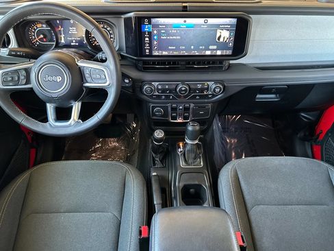 Used 2025 Jeep Wrangler Unlimited Sahara AWD/4WD image 13