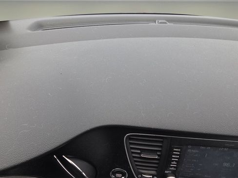 Used 2019 Kia Sedona EX image 9