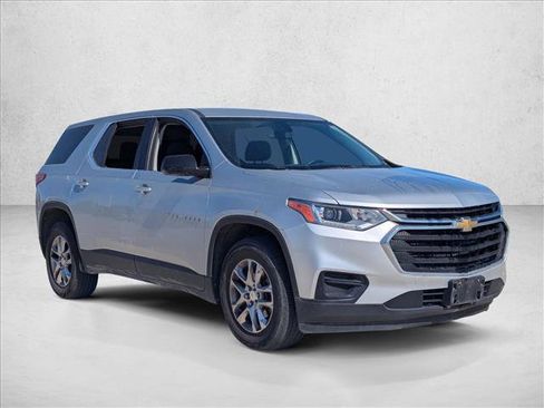 Used 2018 Chevrolet Traverse LS image 3