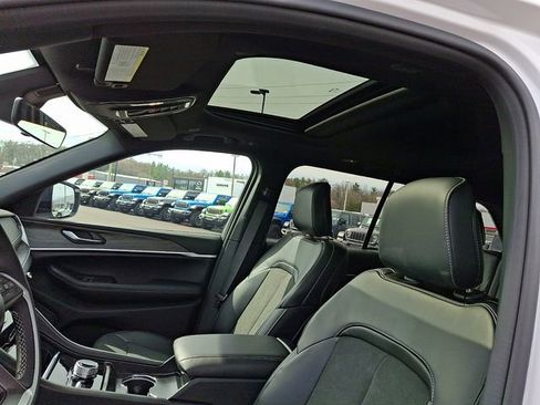 New 2026 Jeep Grand Cherokee Altitude AWD/4WD image 16