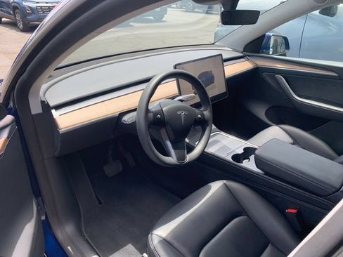 Used 2024 Tesla Model Y Long Range AWD/4WD image 10