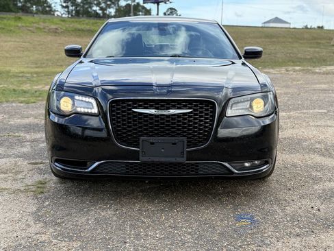 Used 2016 Chrysler 300 S RWD image 8