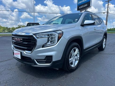 Used 2022 GMC Terrain SLE w/ Driver Convenience Package AWD/4WD image 1