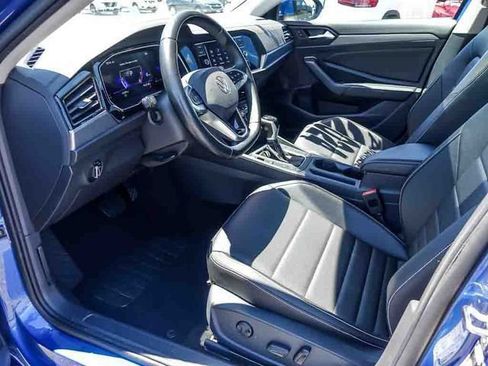 Used 2024 Volkswagen Jetta SE FWD image 12