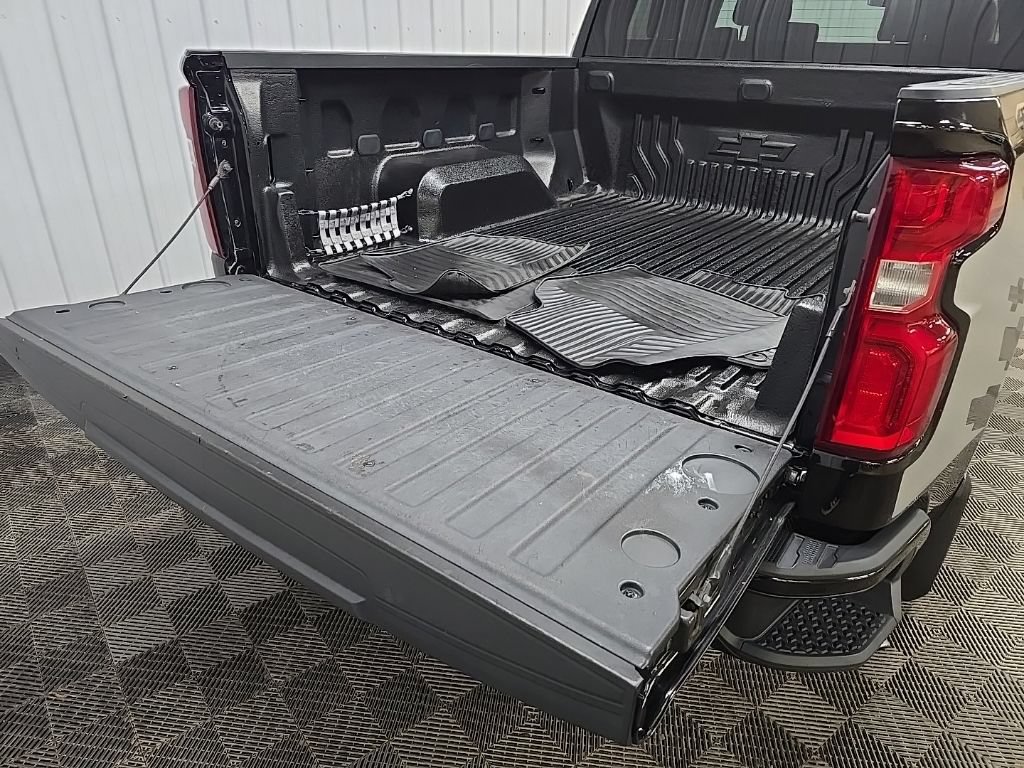 Used 2019 Chevrolet Silverado 1500 Custom w/ Custom Value Package AWD/4WD image 12