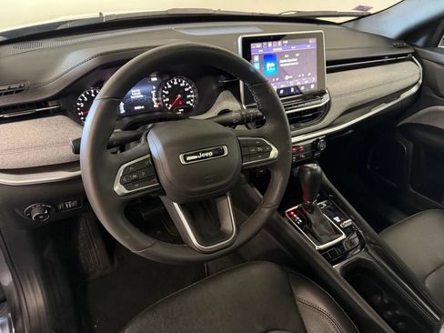 Used 2023 Jeep Compass Latitude w/ Sun and Sound Group AWD/4WD image 9