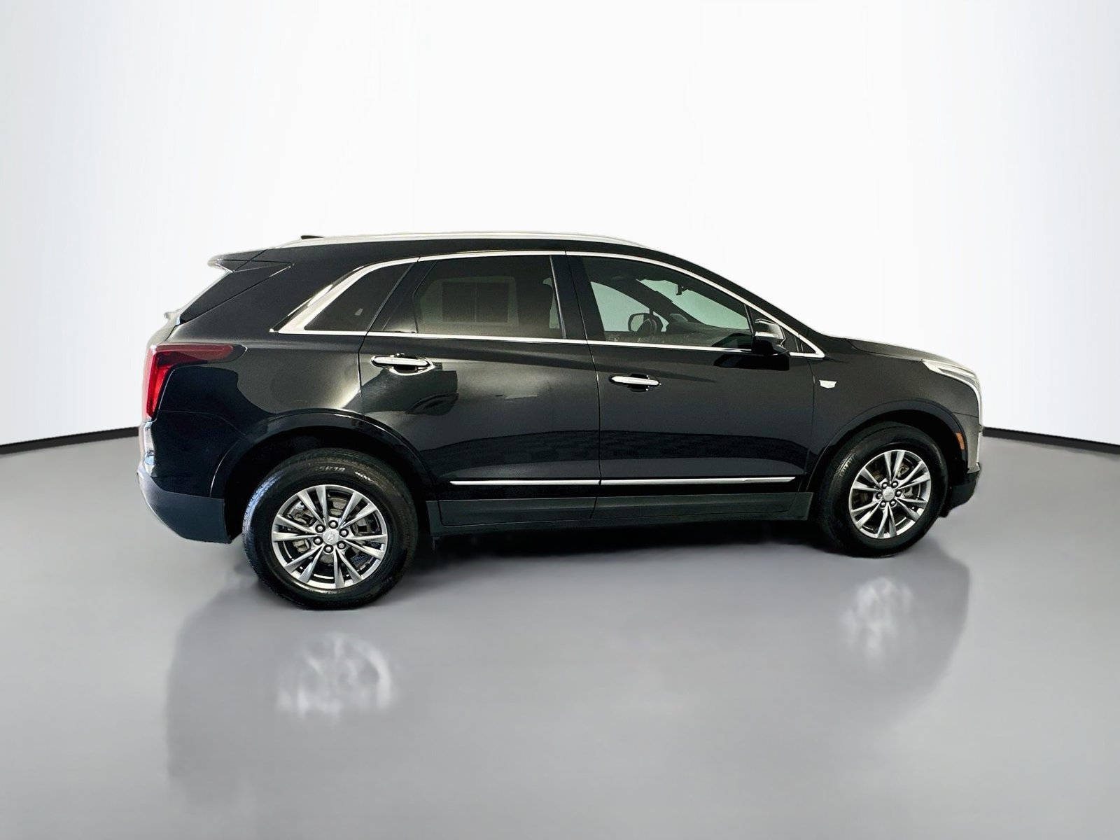 Used 2021 Cadillac XT5 Premium Luxury w/ LPO, Floor Liner Package FWD image 8
