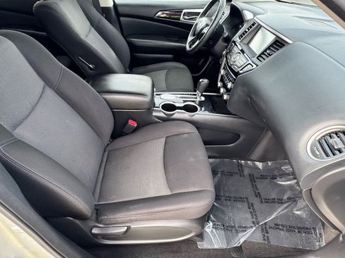 Used 2020 Nissan Pathfinder SV image 12