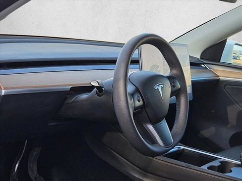 Used 2023 Tesla Model Y Long Range AWD/4WD image 9