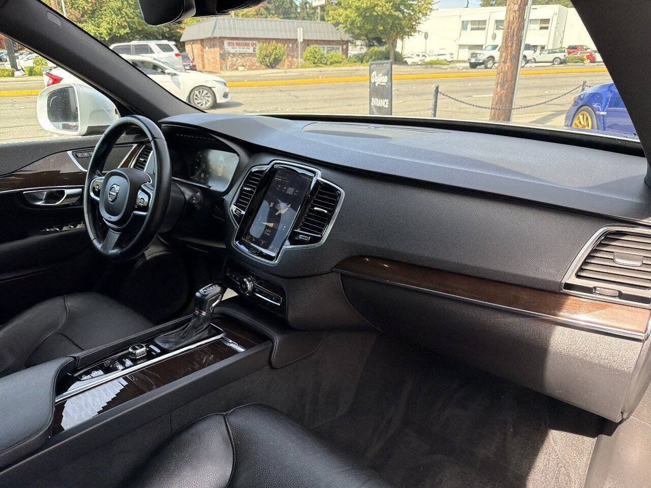 Used 2017 Volvo XC90 T6 Momentum w/ Vision Package AWD/4WD image 19