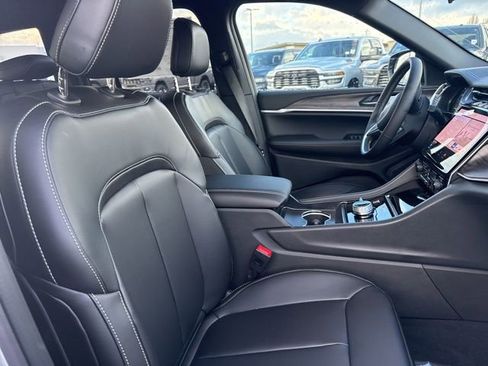 New 2025 Jeep Grand Cherokee Limited image 9