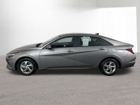 Used 2023 Hyundai Elantra SE w/ Preferred Accessory Package image 14