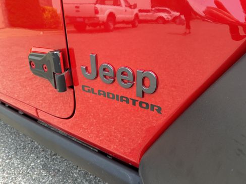 Used 2020 Jeep Gladiator Rubicon AWD/4WD image 25