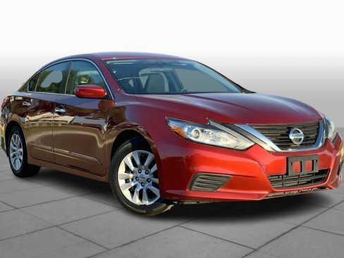 Used 2017 Nissan Altima 2.5 S w/ Power Driver Seat Package FWD image 3