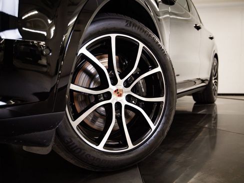 Certified 2026 Porsche Cayenne S AWD/4WD image 12