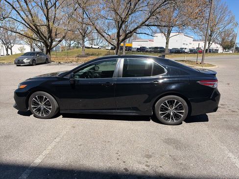 Used 2020 Toyota Camry SE w/ Convenience Package image 8