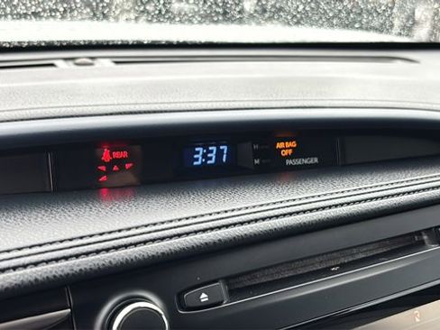 Used 2017 Toyota Highlander LE w/ Carpet Mat Package image 22