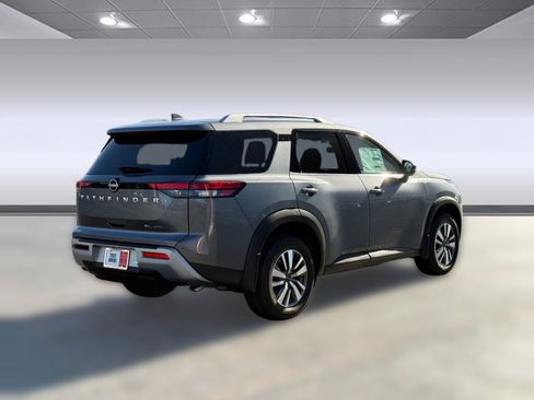 New 2025 Nissan Pathfinder SL image 8