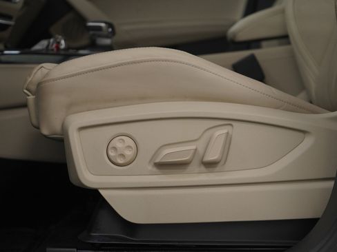 Used 2023 Audi Q5 e Prestige w/ Prestige Package image 25